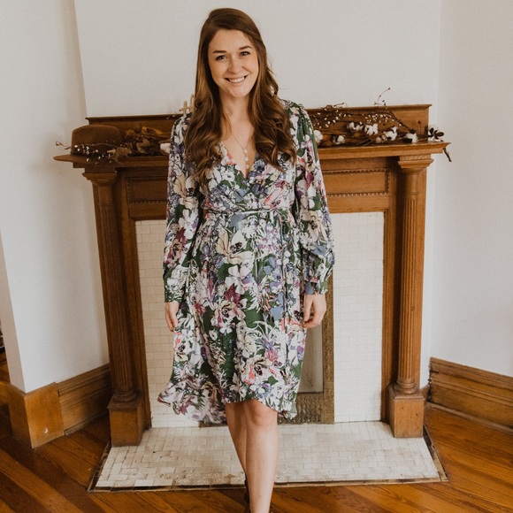 Beautiful floral long sleeve midi wrap dress - Picture 2 of 15